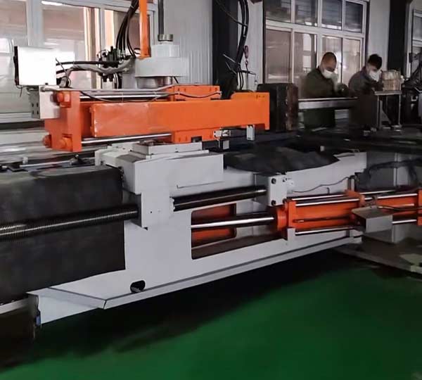 人工智能機械引領拉彎加工企業(yè)快速發(fā)展