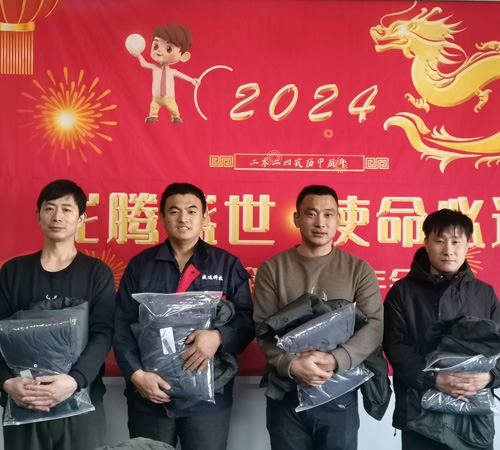 盛達(dá)科技冬季關(guān)懷：發(fā)放勞動保護用品與組織聚餐活動的雙重溫暖