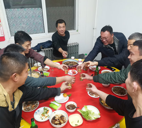 《感恩有你，“職”迎新生——北京型材拉彎盛達(dá)偉業(yè)感恩節(jié)特別聚餐》