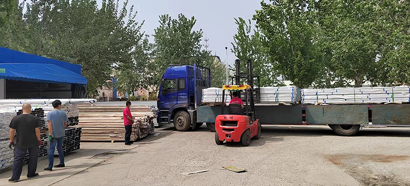 來料卸車，拉彎加工材料執(zhí)行高標(biāo)準(zhǔn)！