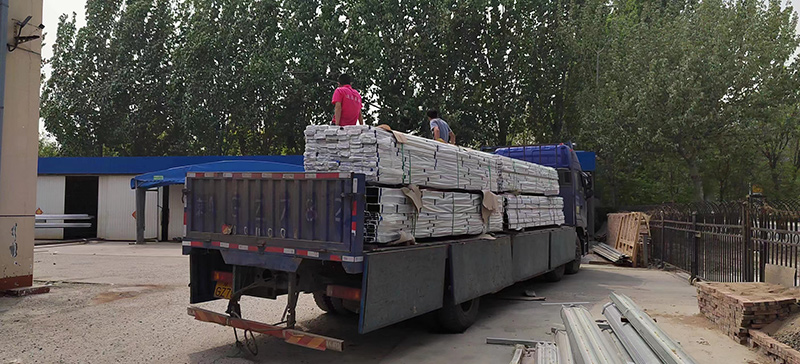 來料卸車，拉彎加工材料執(zhí)行高標(biāo)準(zhǔn)！