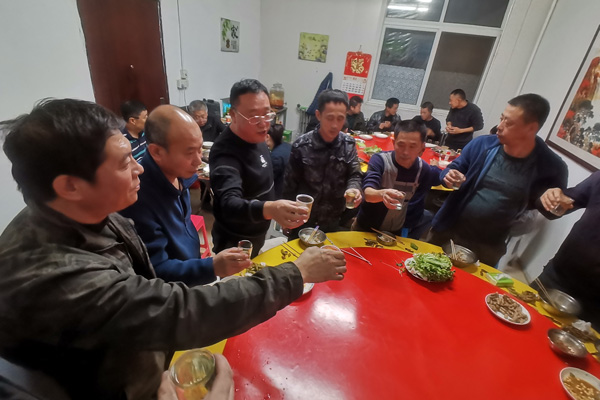 盛達科技冬季關懷：發(fā)放勞動保護用品與聚餐活動的雙重溫暖