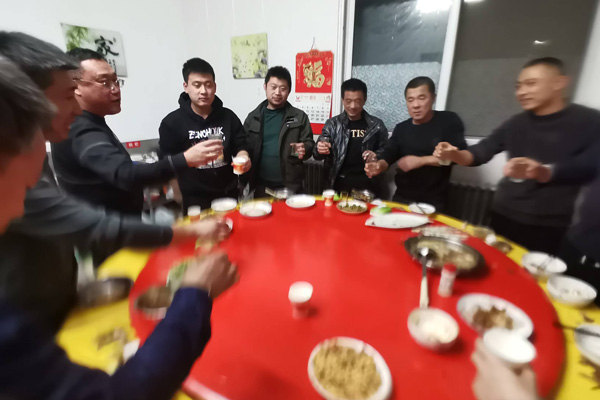 盛達科技冬季關懷：發(fā)放勞動保護用品與聚餐活動的雙重溫暖
