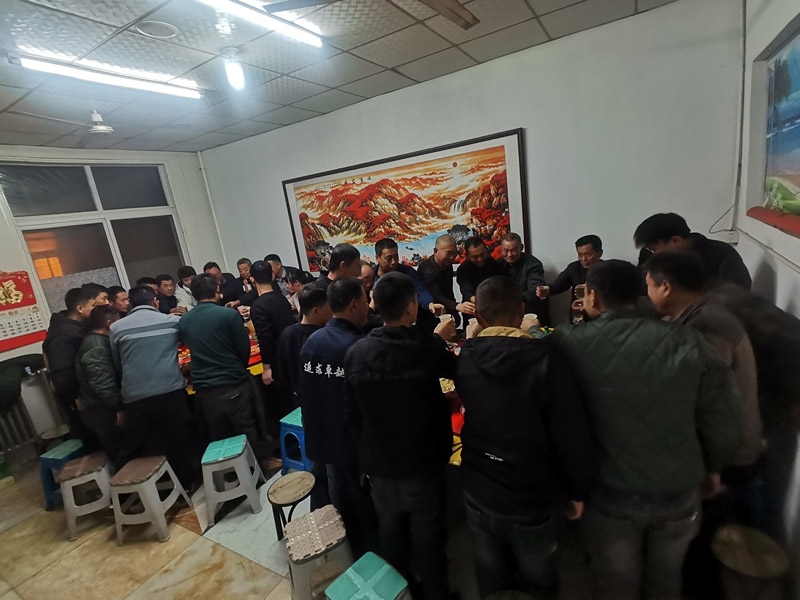 《感恩有你，“職”迎新生——北京型材拉彎盛達(dá)偉業(yè)感恩節(jié)特別聚餐》